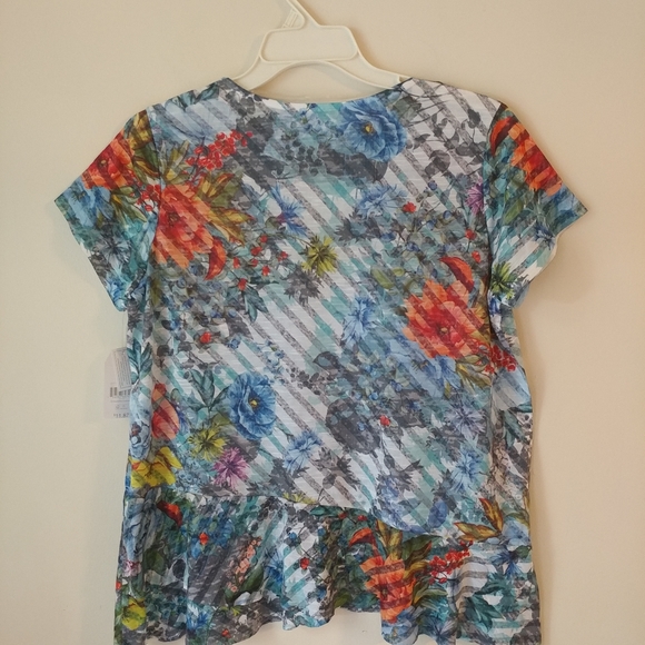 🌺 NWT Floral Top| TIME and TRU | - Picture 3 of 7